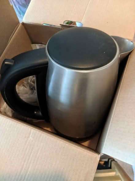 Photo of free Silver fast boil Kettle (Fleetwood FY7) #1