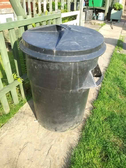 Photo of free Basic rubbish bin. Black. Used but ok (Hawbush DY5) #2