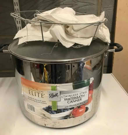 Photo of free Water bath canner (for preserving/jarring) (CT14)