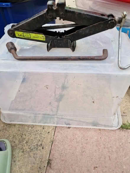 Photo of free Tyre wrench and jack (Luton LU2) #1