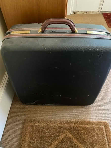 Photo of free samsonite luggage (exoensive range) (SE13) #1