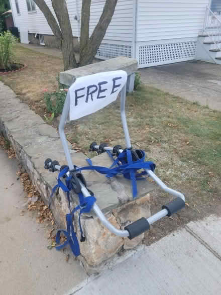 Photo of free THULE bike rack (Revere, Oxford Street) #1