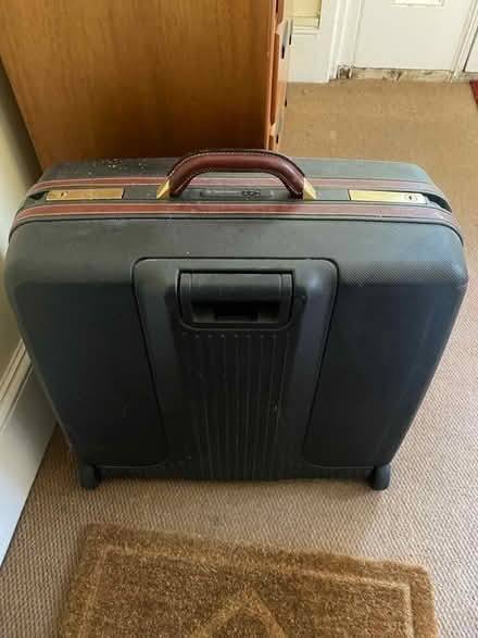 Photo of free samsonite luggage (exoensive range) (SE13) #2