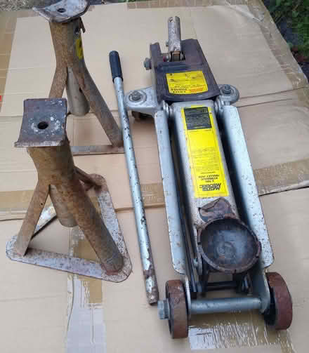 Photo of free 2 Ton Hydraulic Trolley Jack + 2 Axle Stands (Lee Chapel SS15) #2