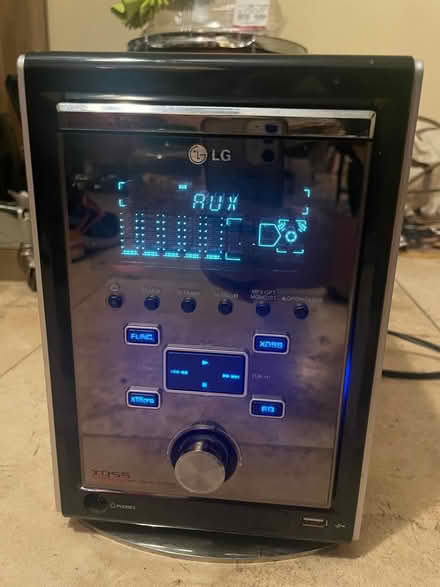 Photo of free stereo cd player radio (North Hollywood) #1