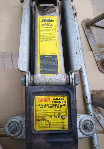 Photo of free 2 Ton Hydraulic Trolley Jack + 2 Axle Stands (Lee Chapel SS15) #3