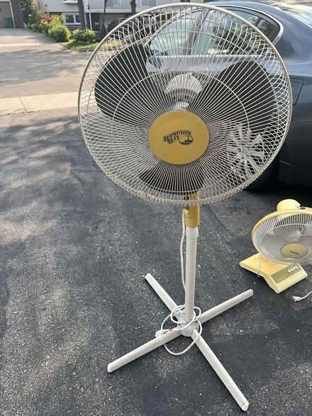Photo of free Stand-up Fan (Erin Mills Parkw) #1