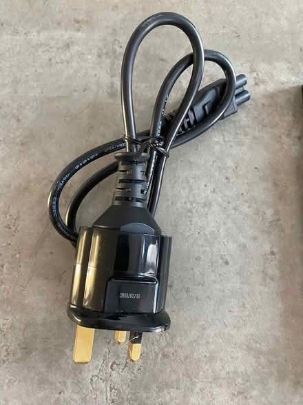 Photo of free Mains ‘clover leaf’ computer cable (Cubbington CV32) #2