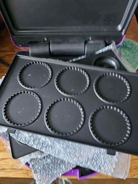 Photo of free Waffle/Toaster/Donut Maker (Bromley Common BR2) #2