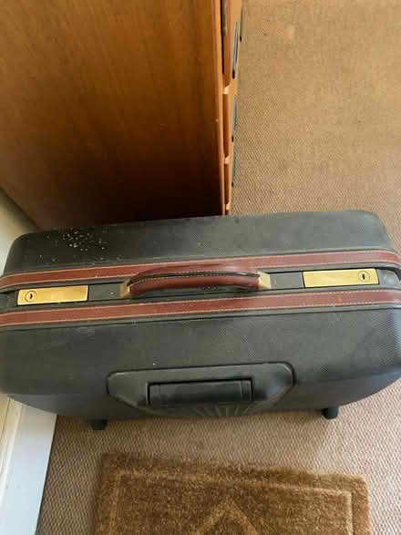 Photo of free samsonite luggage (exoensive range) (SE13) #3