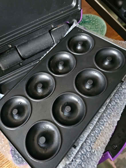 Photo of free Waffle/Toaster/Donut Maker (Bromley Common BR2) #4