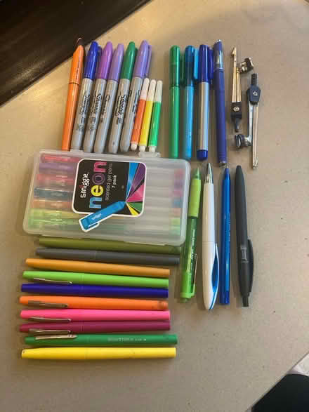 Photo of free Collection of felt tips & pens (Wilmslow SK9) #1