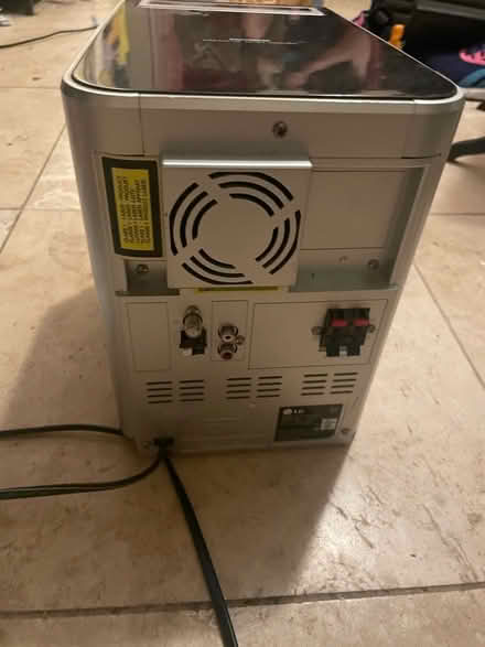 Photo of free stereo cd player radio (North Hollywood) #3