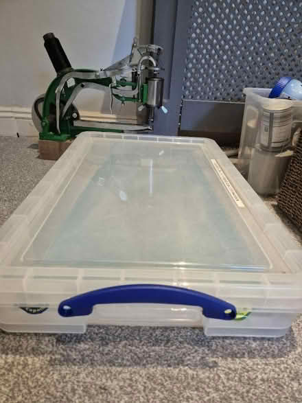 Photo of free Flat Pyrex Box with clips (West Harrow) #1