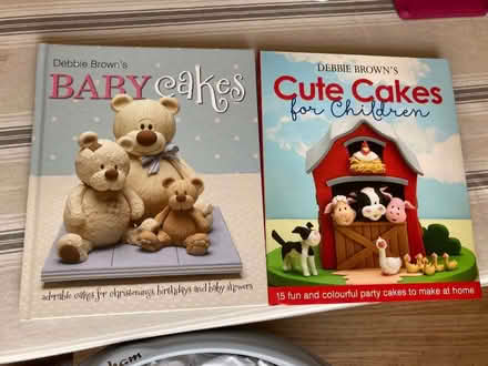 Photo of free Sugarpaste books Debbie Brown (Four Marks GU34) #1