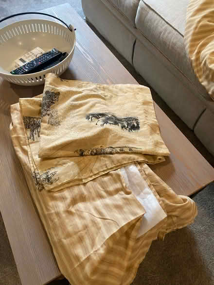 Photo of free Queen comforter set (Lindenhurst south of Hoffman) #3