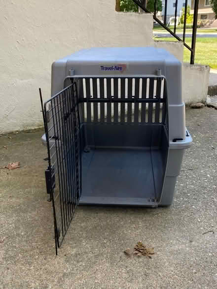 Photo of free Medium dog kennel (southwest Schaumburg IL) #2