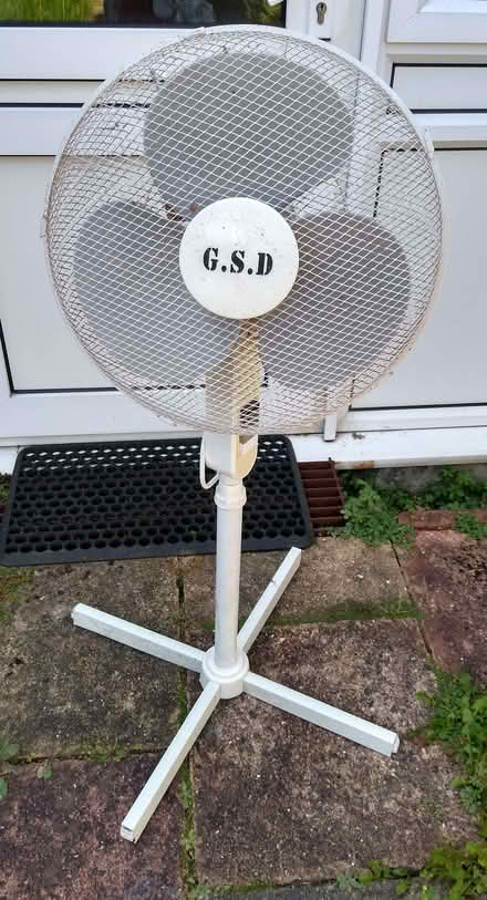 Photo of free 16 Inch Pedestal Fan (Lee Chapel SS15) #1