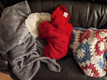 Photo of free blankets and pillow (Don Mills and Steeles) #1