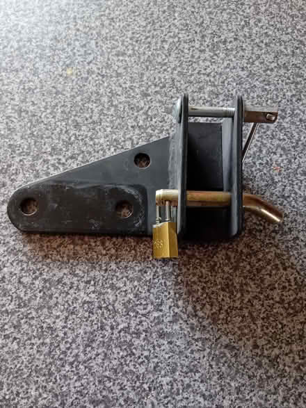 Photo of free MaxxRaxx 4 bike carrier - tow bar mounted (Belmont SL6) #4
