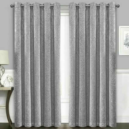 Photo of Curtains and/or pole (NW2) #2