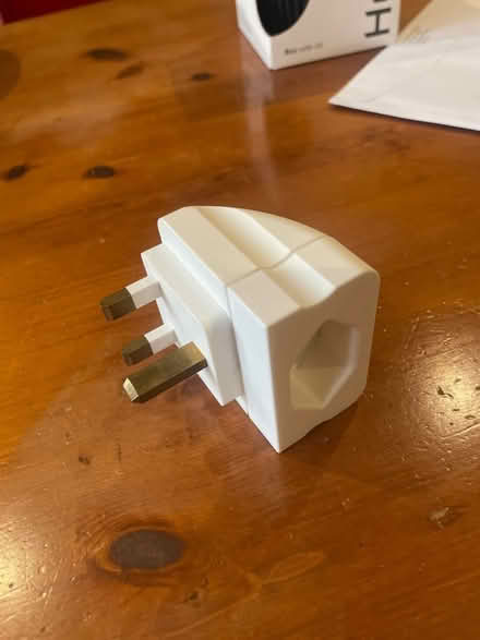 Photo of free EU to UK plug adaptator (Stoke Newington N16) #1