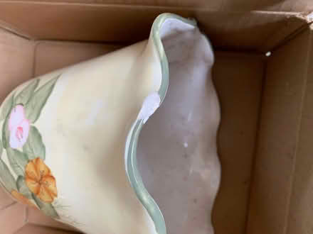 Photo of free Cute pot with small chip (shown) (Severna Park (West SP)) #2