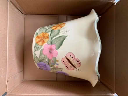 Photo of free Cute pot with small chip (shown) (Severna Park (West SP)) #1