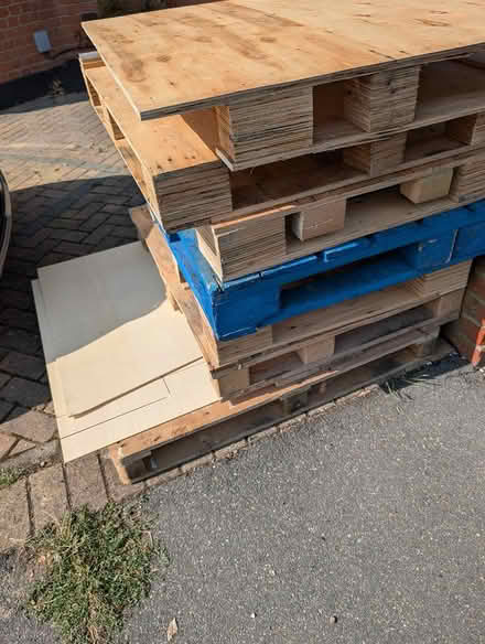Photo of free Pallets. Non std size x6 Plus std (Moulsham Drive CM2) #4