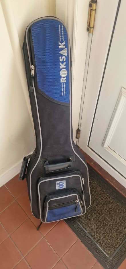 Photo of free Electric Guitar (Sighthill) #3