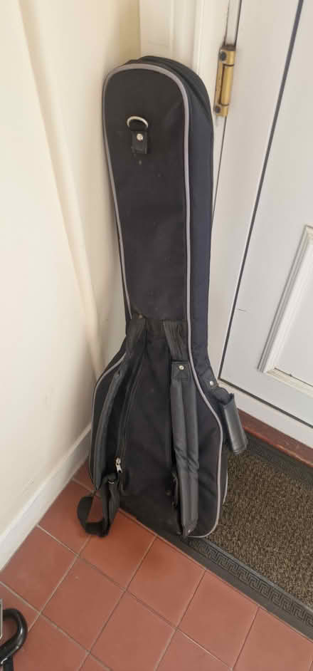 Photo of free Electric Guitar (Sighthill) #4