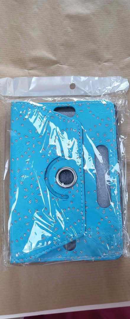 Photo of free 7 inch tablet case, blue (Kennington OX1) #2