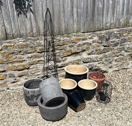 Photo of free Garden pots, bird feeders etc (Near Evercreech BA4) #1