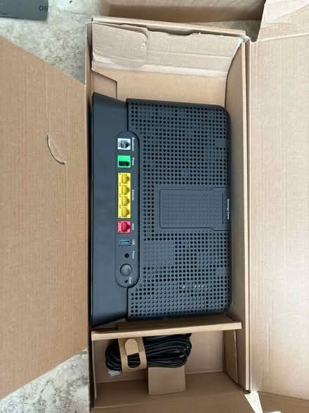 Photo of free EE Smart Hub Plus Broadband Router (Greenside NE40) #2