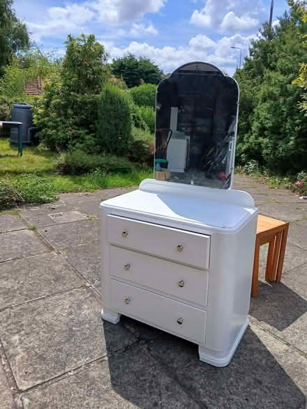 Photo of free 2 pieces - dresser & drawers (Morningside EH10) #1