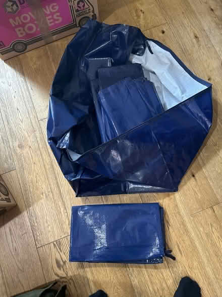 Photo of free Heavy duty blue moving bags (Stoke newington) #1