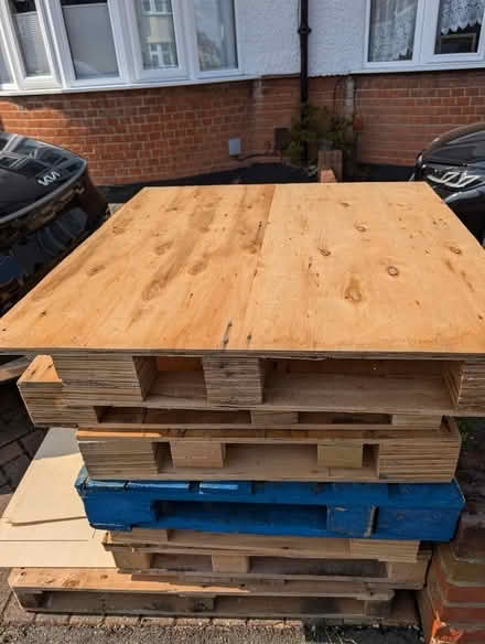 Photo of free Pallets. Non std size x6 Plus std (Moulsham Drive CM2) #3