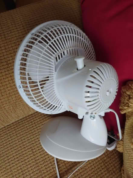 Photo of free Working Small Desk Fan (Warminster BA12) #1