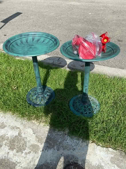 Photo of free birdbaths and hummer feeders (NW Tallahassee near I-10) #2