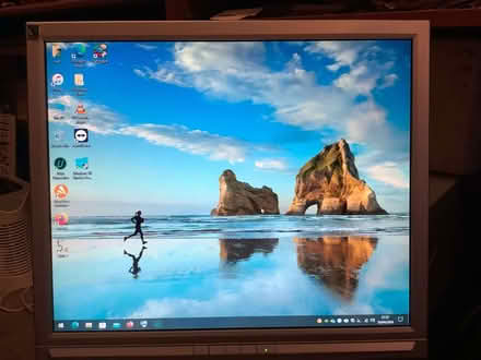 Photo of free Advent pc monitor 17" LCD vga silver LM1704B (Fox Corner CW1) #1