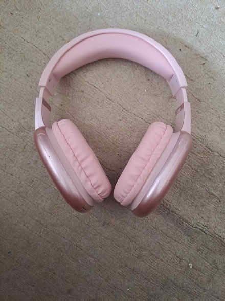Photo of free Bluetooth headphones (Luton) #1