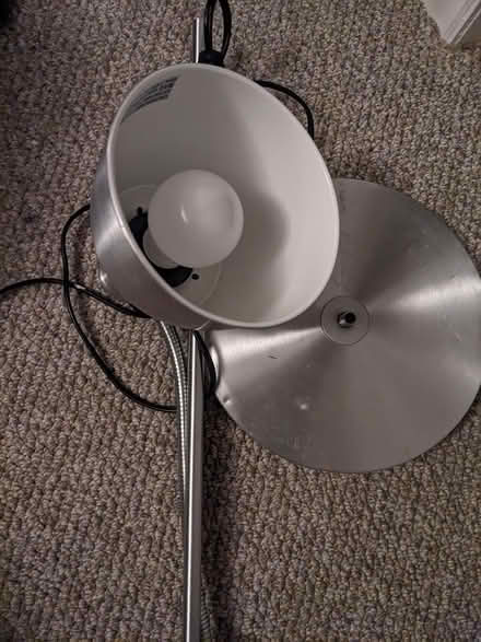 Photo of free lamp (Don Mills and Steeles) #1