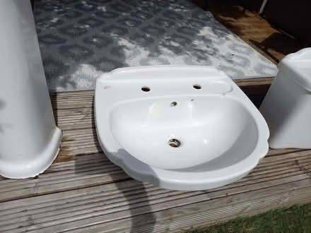 Photo of free Bathroom suite: sink and toilet (Dunchurch CV22) #3