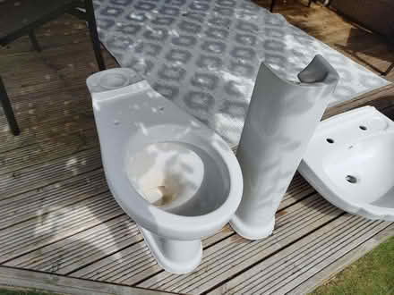 Photo of free Bathroom suite: sink and toilet (Dunchurch CV22) #4