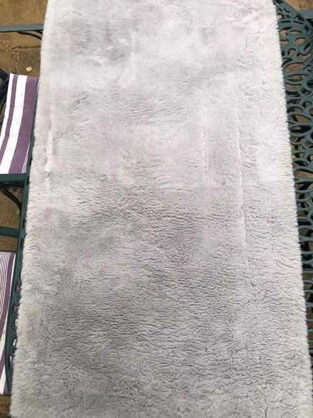 Photo of free Grey rug small (SG4 Hitchin) #1
