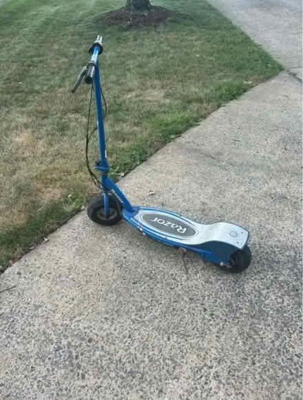Photo of free Razor electric scooter (Tuckahoe pool) #2