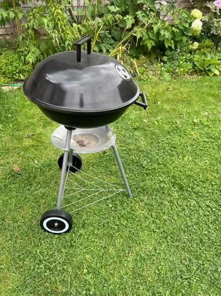 Photo of free tesco barbecue (Royston SG8) #1