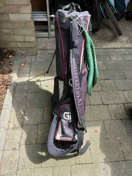 Photo of free Golf bag (Walton-on-Thames KT12) #3