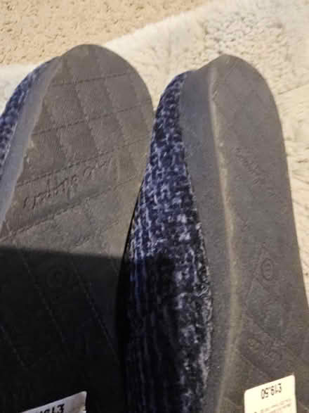 Photo of free Slippers size 5 (TW7 Isleworth) #2