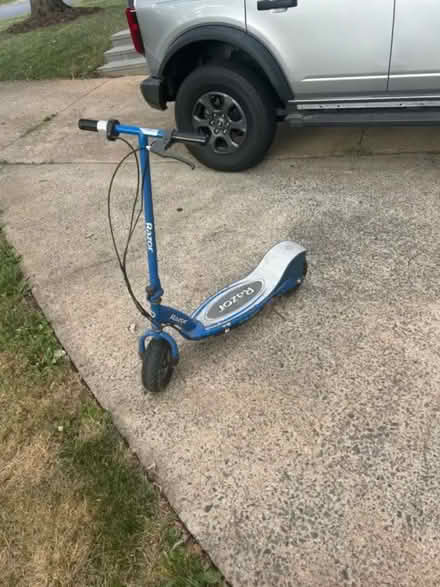 Photo of free Razor electric scooter (Tuckahoe pool) #1